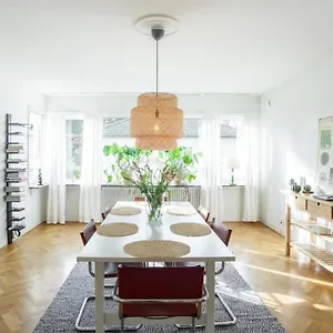  Lägenhet I Ett Lugnt Och Centrumnära Villaområde Sverige